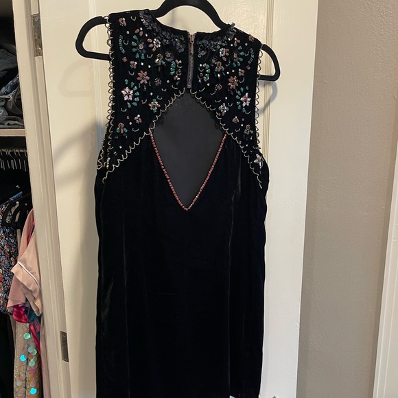 Sold Ecote Jasmina Velvet Embellished Mini Shift Dress - Picture 8 of 11